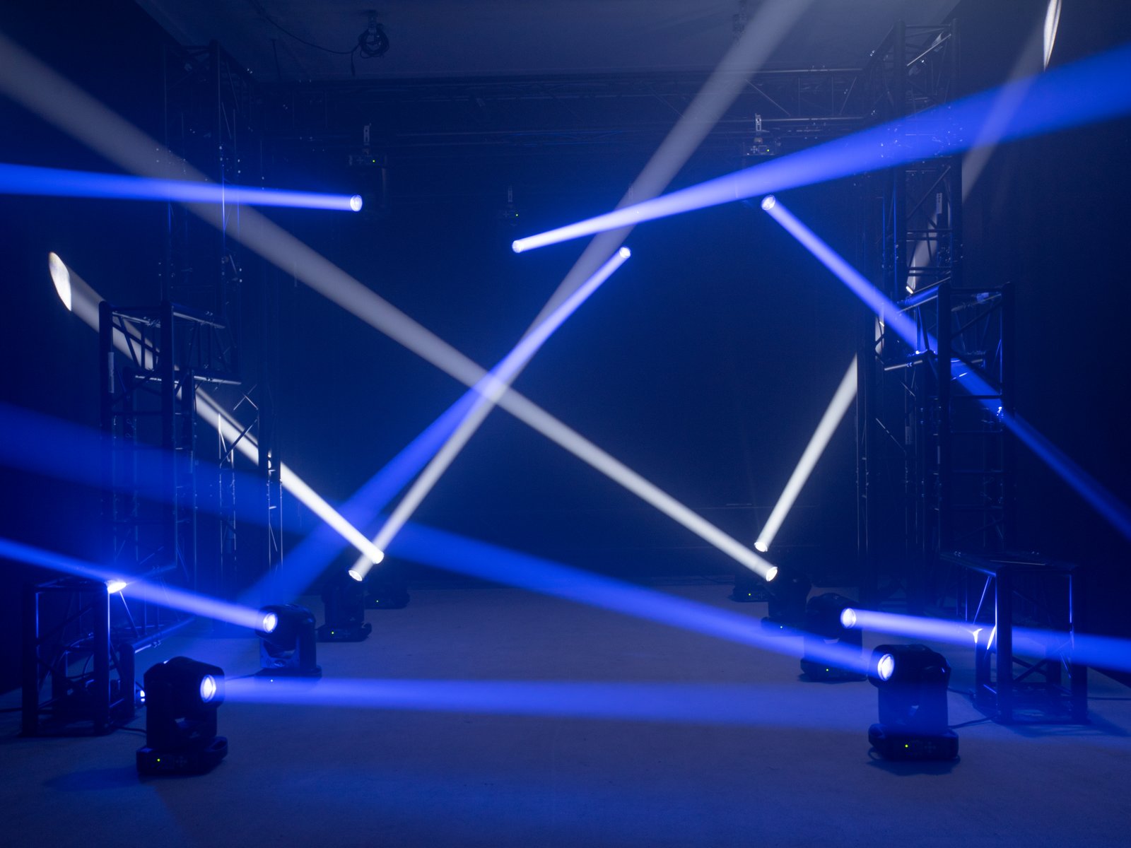 EUROLITE LED TMH-B90 Moving-Head Beam EUROLITE LED TMH-B90 Moving-Head Beam