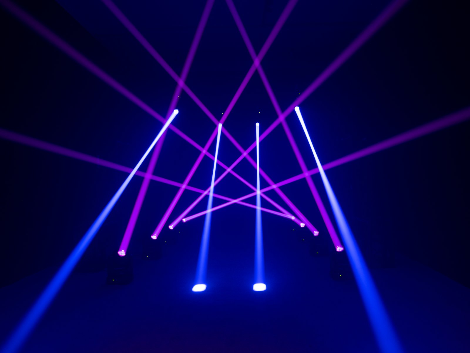 EUROLITE LED TMH-B90 Moving-Head Beam EUROLITE LED TMH-B90 Moving-Head Beam