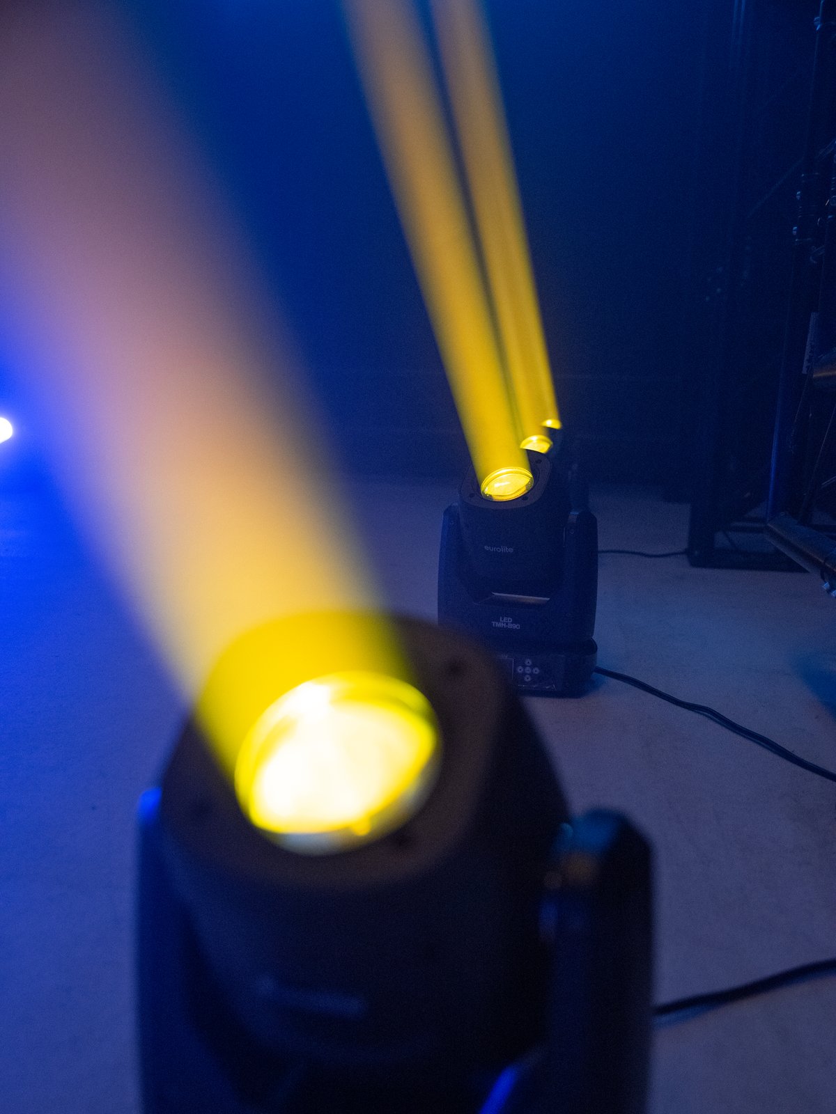 EUROLITE LED TMH-B90 Moving-Head Beam EUROLITE LED TMH-B90 Moving-Head Beam